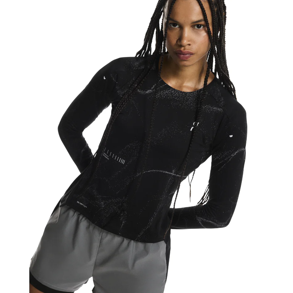 On Women's Performance Long-T Lumos in Black AW25 - Image 4