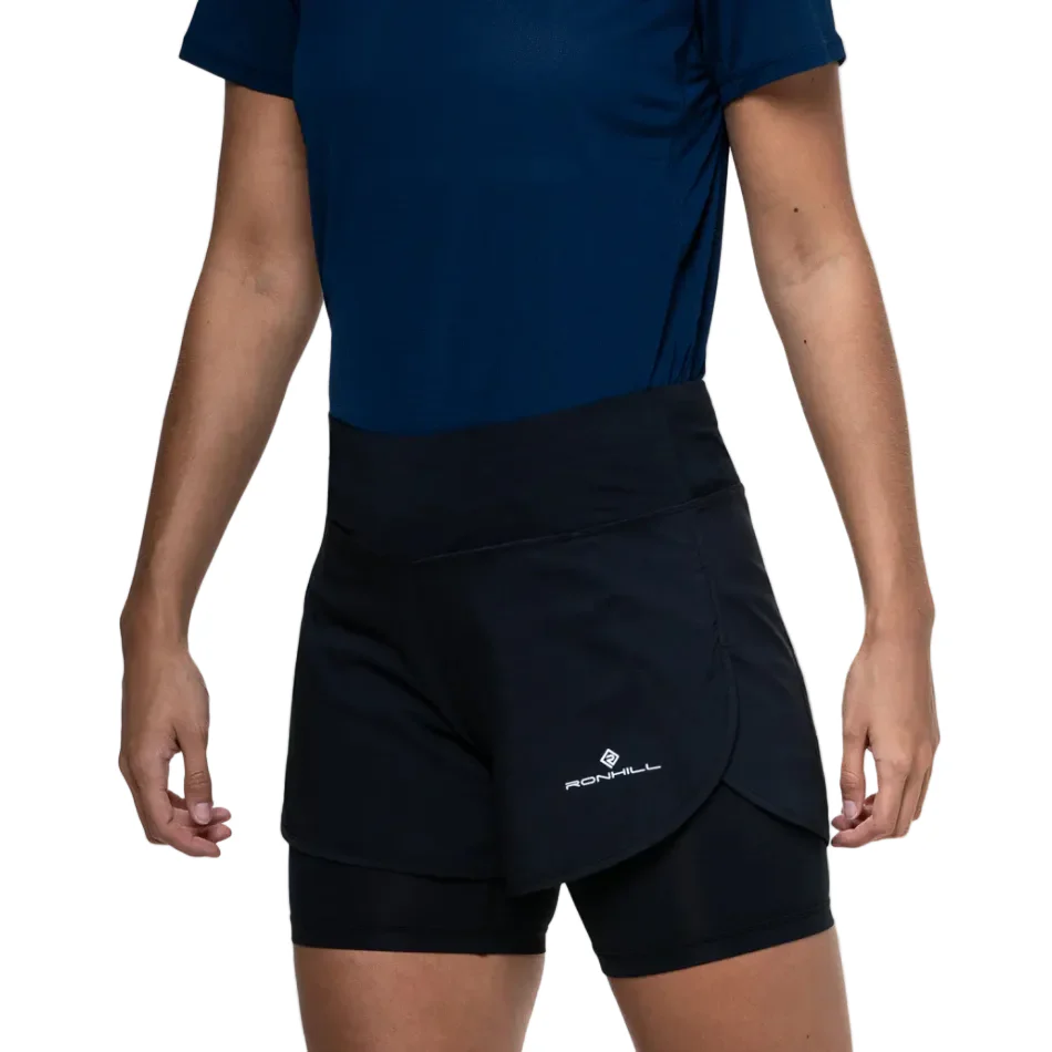 Ronhill Women's Tech 4.5" Twin Short in All Black SS26 - Image 3